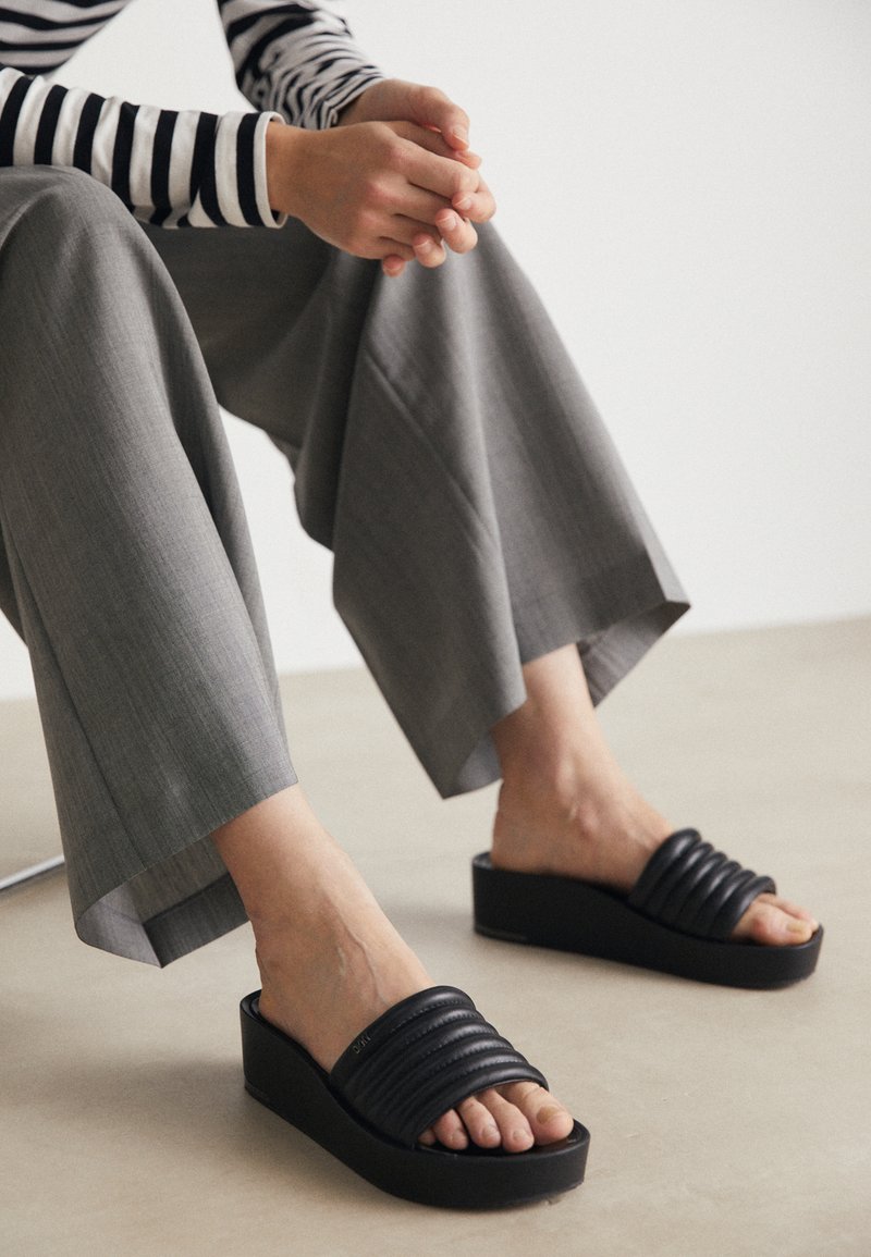 dkny tee double band slide