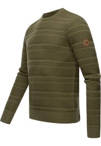 Maglione verde a maglia con strisce orizzontali, polsini a coste e scollatura rotonda. Presenta un piccolo logo circolare sulla manica sinistra.