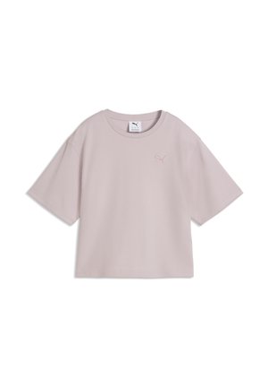 Lyserød crop top med korte ærmer, rund halsudskæring og lille Puma-logo broderet på venstre bryst.