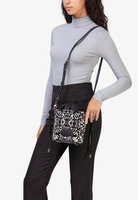 V73 AMELIA - Borsa a mano - nero