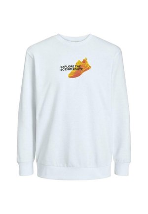 Sudadera blanca con un gráfico de una zapatilla amarilla y el texto "EXPLORA LA RUTA ESCENICA" en negro. Mangas largas y puños acanalados.