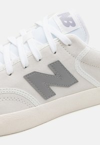 New Balance BB100 UNISEX - Sneaker low - grey/hellgrau - Zalando.at
