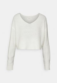 Pull blanc court avec un col en V, fabriqué en tissu tricoté texturé. Comprend des manches longues et des poignets côtelés. Design minimaliste.