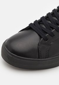 Pier One LEATHER - Sportcipő - black