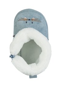 Blauer Hausschuh mit weißem, flauschigem Innenfutter, der auf der Oberseite ein gesticktes Katzen Gesicht und an der Seite einen kleinen blauen Kordelzug aufweist.