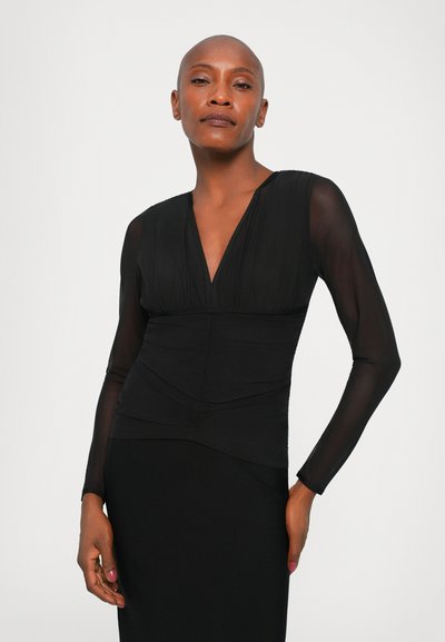 Μαύρο φόρεμα με εφαρμοστό μπούστο, διαφανή μακριά μανίκια, V-λαιμόκοψη, υφή και απαλή επενδεδυμένη φούστα.