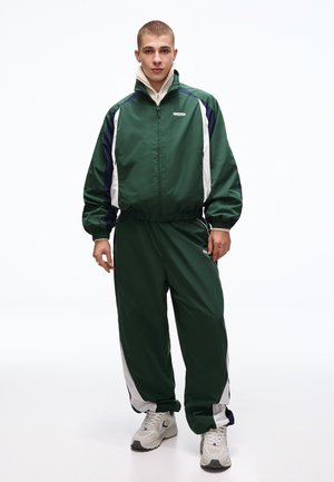 Bershka SUPER BAGGY TECHNICAL SPORTS - Tréningruha alsók - olive