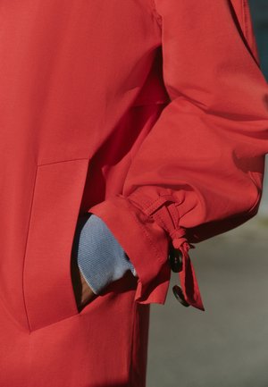 Next REGULAR FIT DOLLY - Kišni ogrtač - red