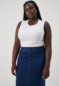 ONLY Carmakoma CARBOWIE MIDI TUBE SKIRT  - Fustă denim - naval academy