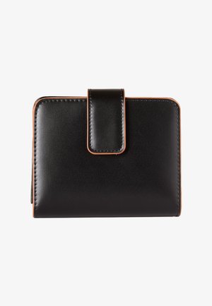 Portefeuille en cuir noir avec bordure orange et fermeture à sangle frontale, présenté fermé sur un fond blanc.