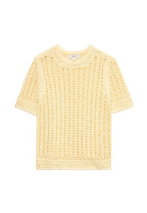 Lichtgele top met korte mouwen, gebreid met een open haakpatroon en een ronde halslijn, plat neergelegd op een witte achtergrond.