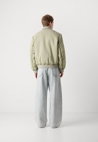 Thumbnail Image 5