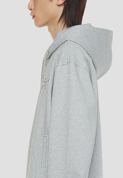 MCM KAPUZENPULLI ESSENTIAL MIT LOGO - Sweat zippé - grey