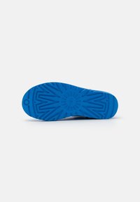 UGG CLASSIC ULTRA MINI - Zimné čižmy - big sky