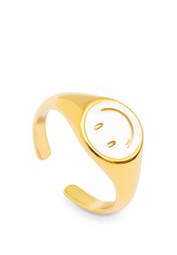Bracciale a cuff in tono dorato con un centro rotondo decorato con un design di faccina sorridente bianca, finitura liscia e estremità affusolate per un facile indossamento.