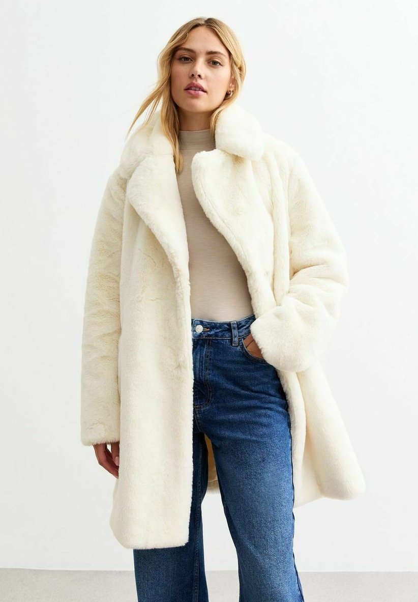 Jas Faux Fur Mantel Creme The Wonderland Faux Fur Coat Cream One