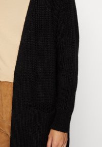 More & More Strickjacke - black