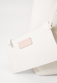 Coccinelle C-EASY SET - Rankinė - blanco