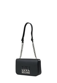 Borsa nera in ecopelle con logo "LOVE MOSCHINO" in argento stampato. Presenta una spessa tracolla a catena e una forma rettangolare leggermente strutturata.
