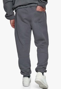 Dropsize HEAVY MIRRORED LOGO JOGGER - Tracksuit bottoms - grey
