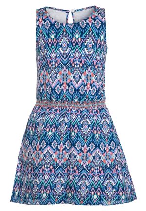 Ærmeløs kjole med en tætsiddende talje, der har et livligt geometrisk mønster i blå, pink, hvid og grønne farver.