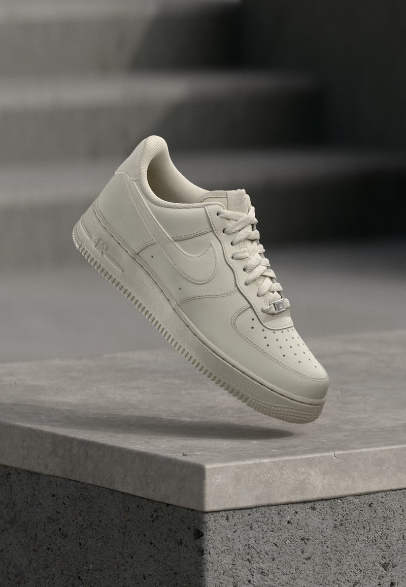 AIR FORCE light bone/light bone/metallic silver/sand