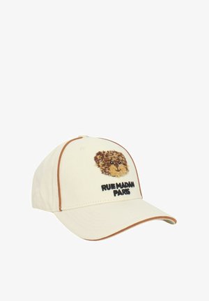 Cappello bianco con ricamo di una faccia di orso marrone e la scritta "RUE MADAME PARIS". Presenta accenti marroni lungo il bordo e le cuciture laterali.