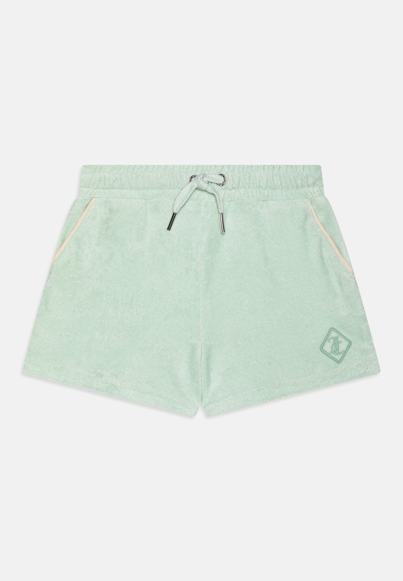 Shorts en éponge vert clair avec taille élastique, cordon de serrage, poches latérales bordées de couleur pêche, et petit écusson logo sur la jambe gauche.