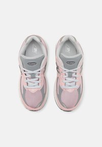 New Balance 2002 - Sneakers basse - pink/grey