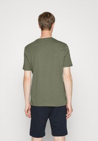 HUGO DULIVIO - T-shirt estampada - olive