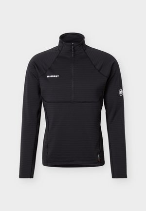 Črna športna majica z dolgimi rokavi in četrtinskim zadrgo, zlogom Mammut na prsih in roki, zasnovana za uporabo na prostem in aktivno nošenje.