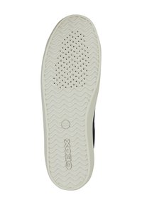 Suola in gomma nera con un motivo a battistrada ondulato, caratterizzata da fori di ventilazione e logo "GEOX" impresso al centro. Bordo color crema.