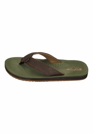 Grüne flache Flip-Flop-Sandale mit braunen Lederriemen und perforiertem Fußbett, mit "Good"-Logo im Fersenbereich.