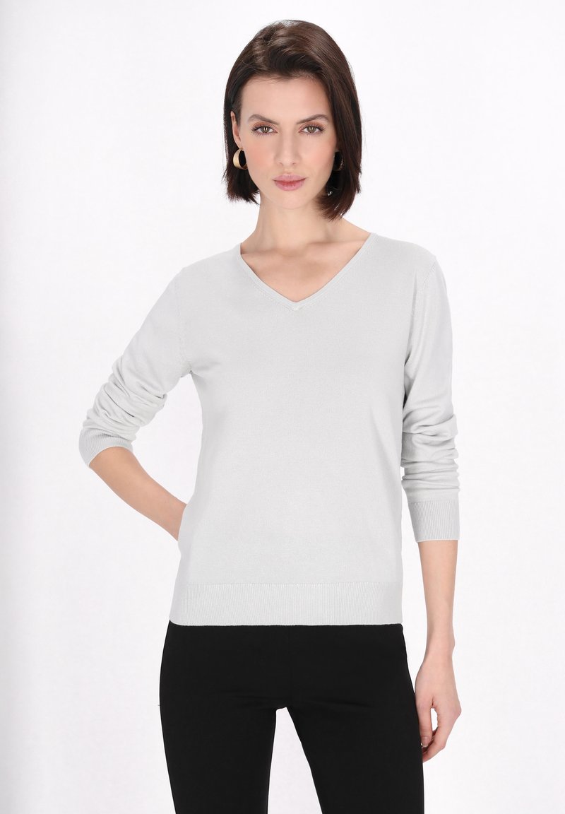 Helle graue V-Ausschnitt-Strickjacke mit langen Ärmeln, aus weichem Strickstoff gefertigt. Bietet ein tailliertes Design sowie gerippte Bündchen und Saum.