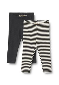 Zwei Paar Leggings: ein einfarbiges schwarzes Rippdesign und ein Rippmuster mit schwarz-weißen Streifen, beide mit elastischen Taillenbündchen.
