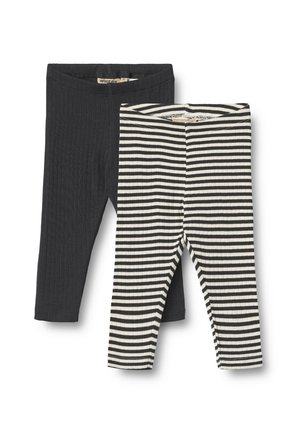 Zwei Paar Leggings: ein einfarbiges schwarzes Rippdesign und ein Rippmuster mit schwarz-weißen Streifen, beide mit elastischen Taillenbündchen.