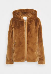 Veste en fausse fourrure marron avec capuche, fermeture éclair à l'avant et poches latérales. Texture douce et finition lisse, présentant un design simple et épuré.