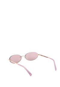 Ovala solglasögon med rosa tonade linser, lätt guldmetallram och transparenta näskuddar. Skalmarna är ljuslila med en stjärndetalj.