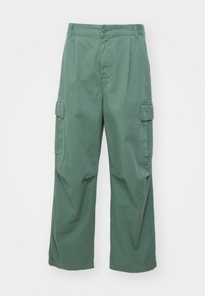 Grønne cargobukser lavet af bomuld, med løs pasform, brede ben og sidelommer. Stoffet har en glat tekstur uden mønstre.