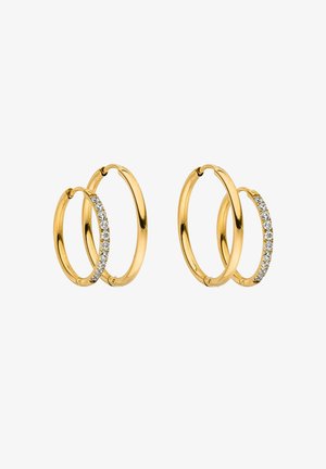 Paar goldene Creolen, jeweils mit einem kleineren angrenzenden Ring, der eine Reihe eingearbeiteter klarer Edelsteine aufweist.