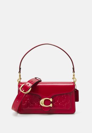 EXCLUSIVE SIGNATURE PATENT TABBY SHOULDER BAG - Kabelka - red