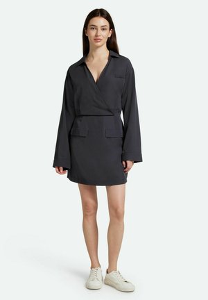 EDNAS - Robe fourreau - gray pinstripe