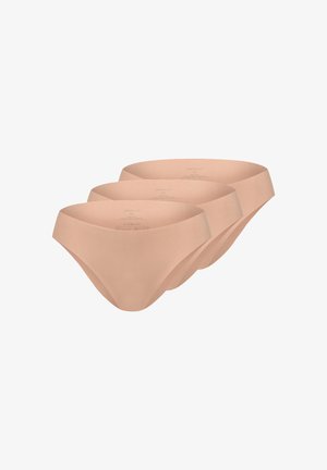 Drei Paare nahtlose, hautfarbene Damen-Bikinislips, überlappend angeordnet, vor weißem Hintergrund gezeigt.