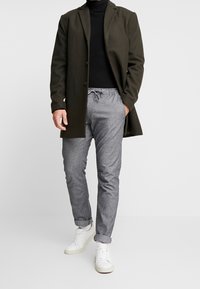 Pier One Maglione - black