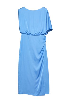 Abito midi in raso azzurro chiaro con vestibilità morbida, vita arricciata e una manica corta che drappeggia sulla spalla.