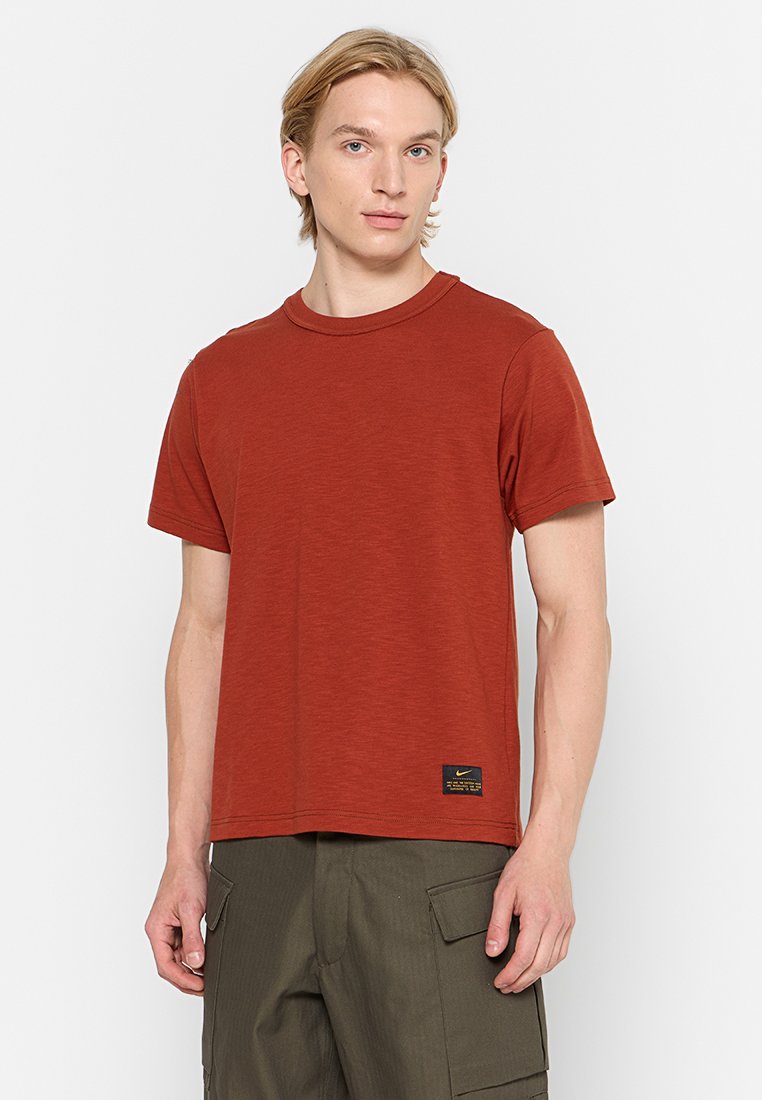 Nike Sportswear T-shirt basic cognac Nike Sportswear T-shirt basic cognac
