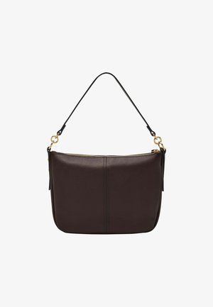 Sac à bandoulière en cuir brun foncé texturé avec fermeture éclair et détails d'anneaux dorés, bandoulière noire réglable, et couture verticale au centre.