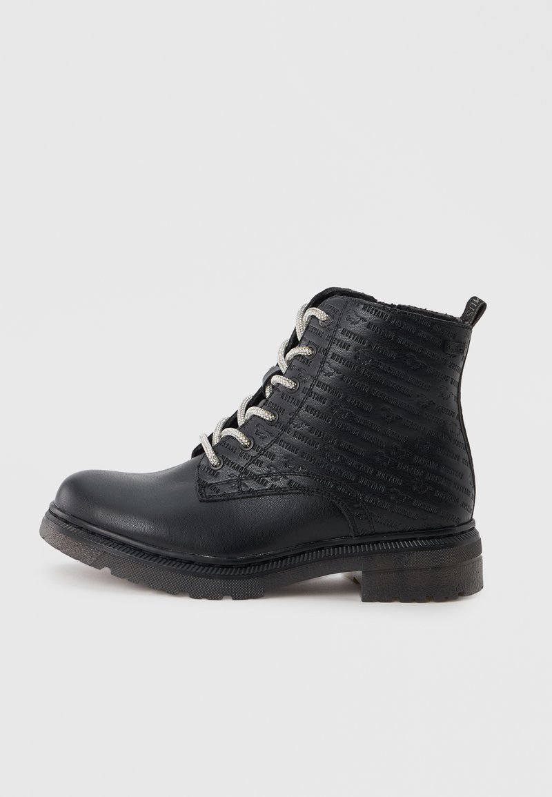 Botines con cordones