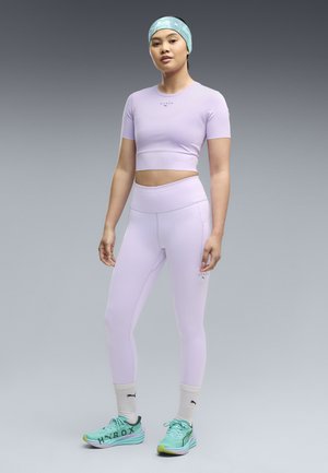 Puma, W PUMA X HYROX PWRMODE CROP TEE - Αθλητικό μπλουζάκι - light lavender