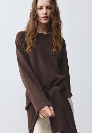 PULL&BEAR, STRIPED RAGLAN LONG SLEEVE - T-SHIRT - T-shirt à manches longues - brown